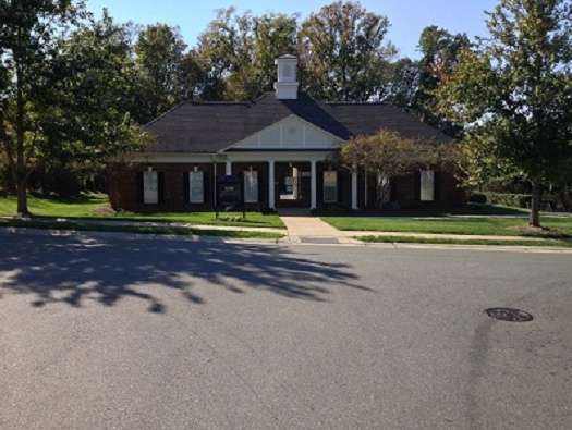 CLUBHOUSE & POOL